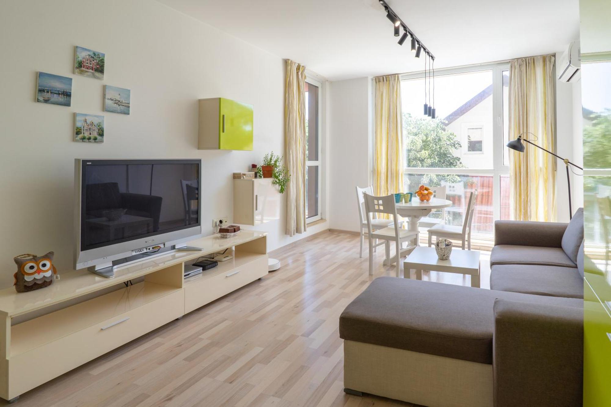 Апартамент Sunny Flat With Pool *