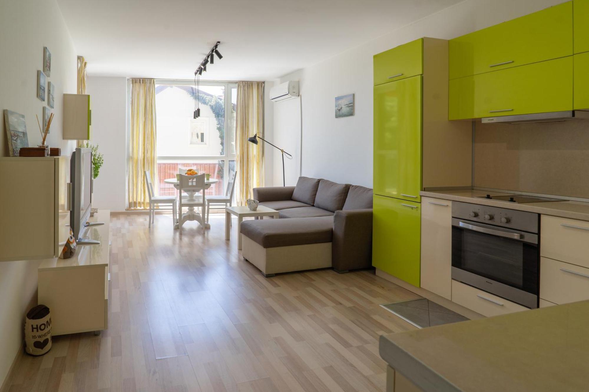 Апартамент Sunny Flat With Pool *