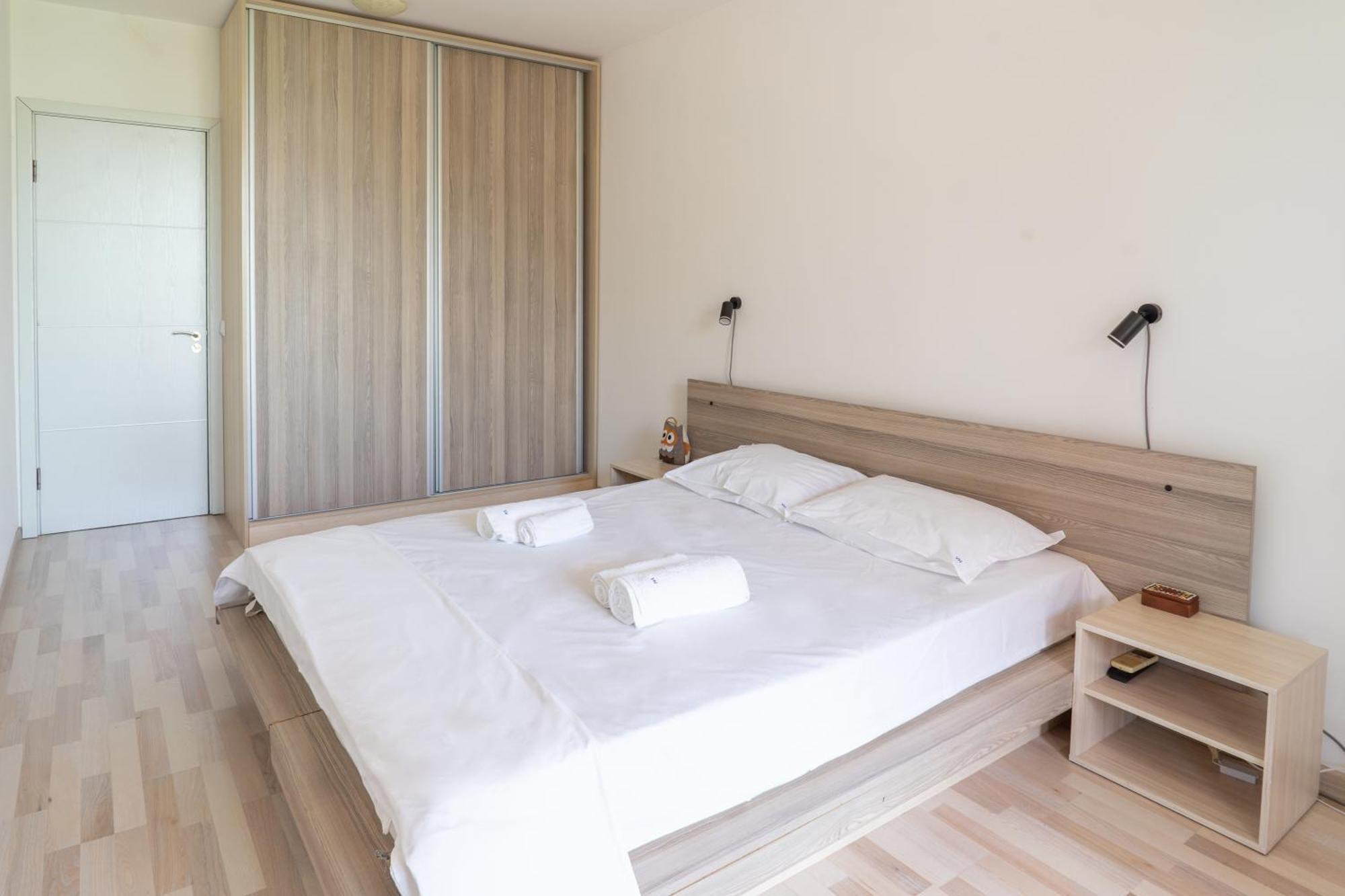 Sunny Flat With Pool Апартамент *