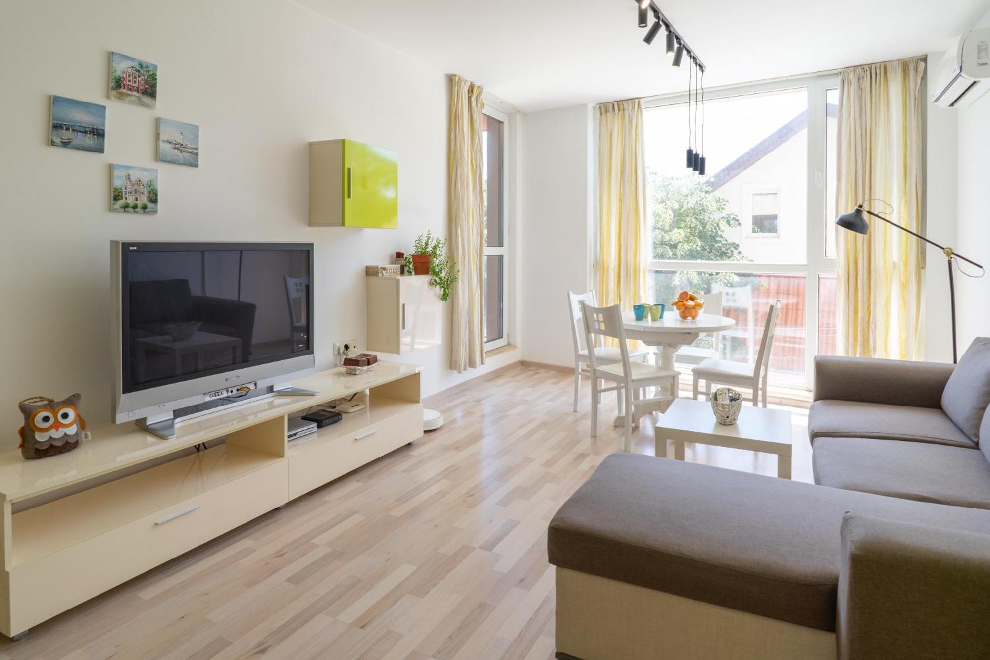 Sunny Flat With Pool Апартамент Варна