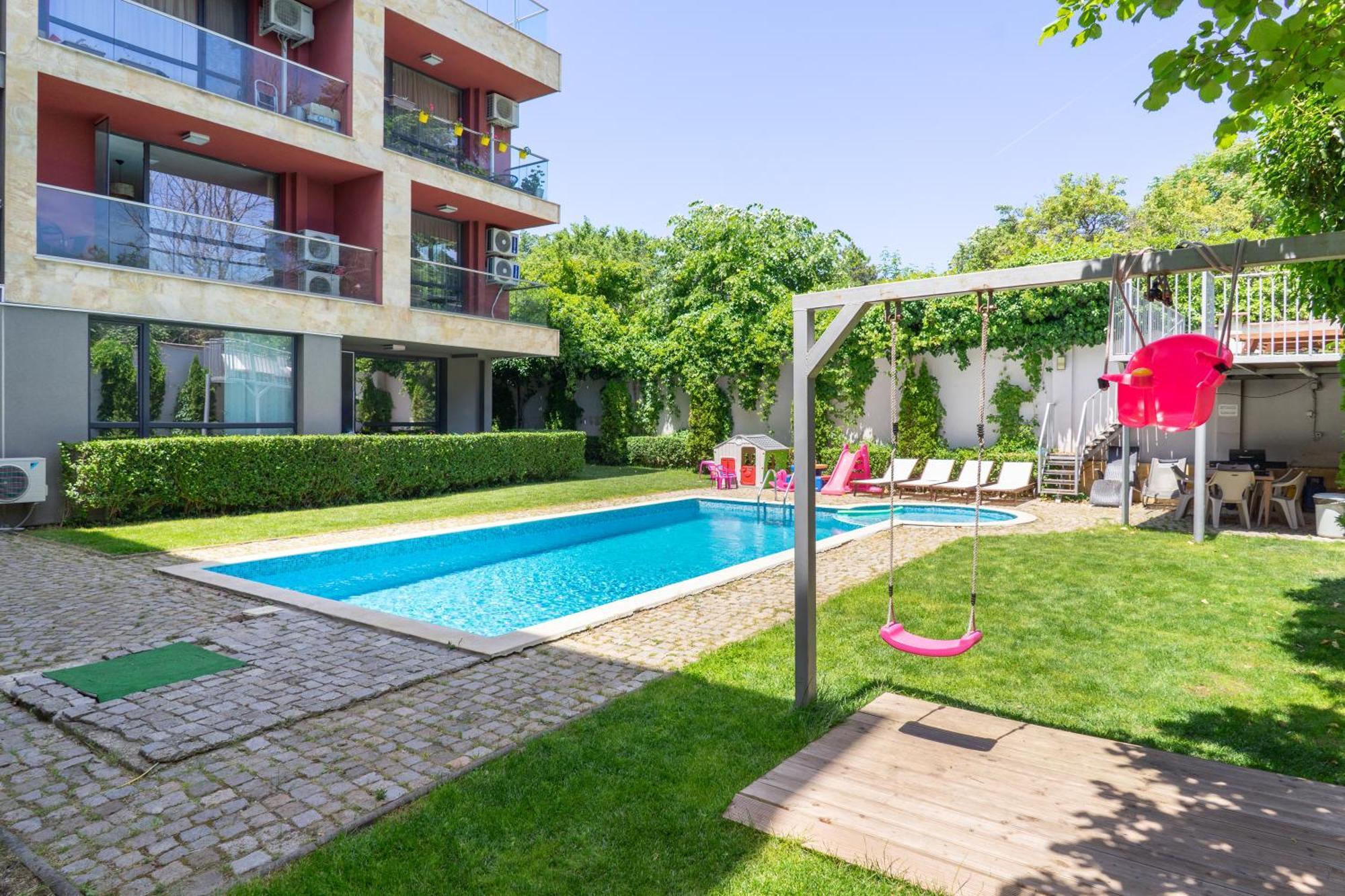Апартамент Sunny Flat With Pool *