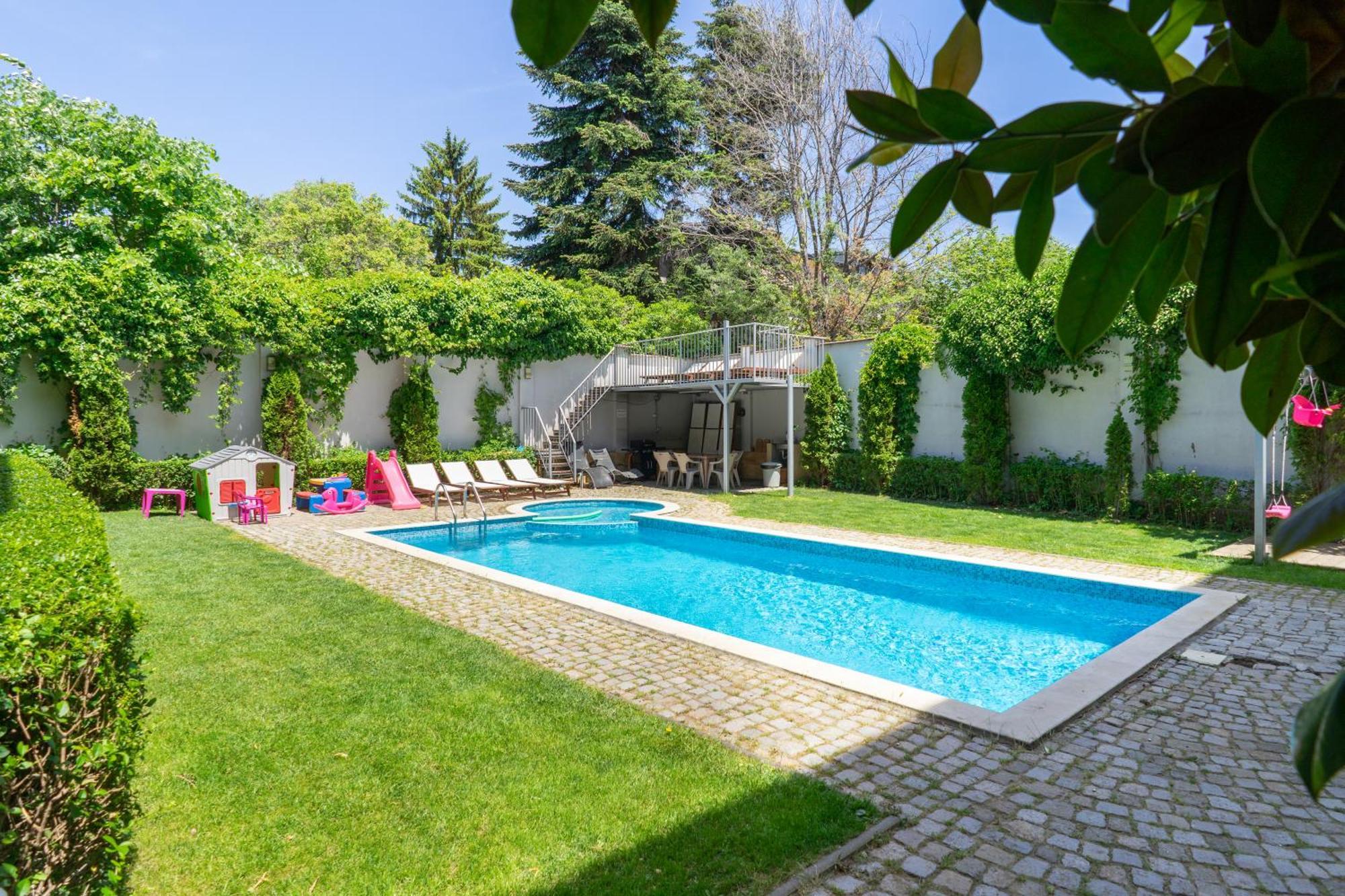 Sunny Flat With Pool Апартамент *